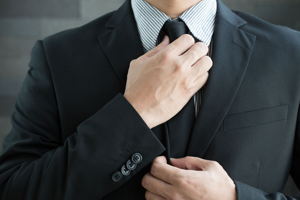 西装定制应该怎么选择领带