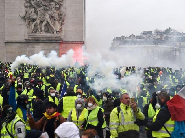 法国的“黄马甲”抗议